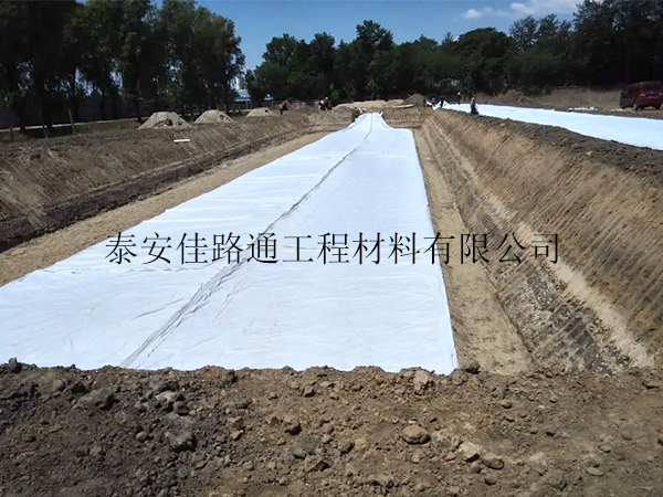 人工湖防滲膜焊接鋪貼方法:簡潔高效的新技術 人工湖防滲膜焊接鋪貼方法:簡潔高效的新技術
