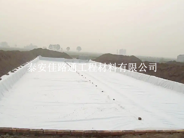 垃圾填埋場防滲膜鋪設效率提升技巧:創新引領高效施工 垃圾填埋場防滲膜鋪設效率提升技巧:創新引領高效施工