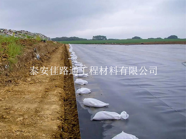 污水處理池防滲膜選購技巧:智選材料,守護水質安全 污水處理池防滲膜選購技巧:智選材料,守護水質安全
