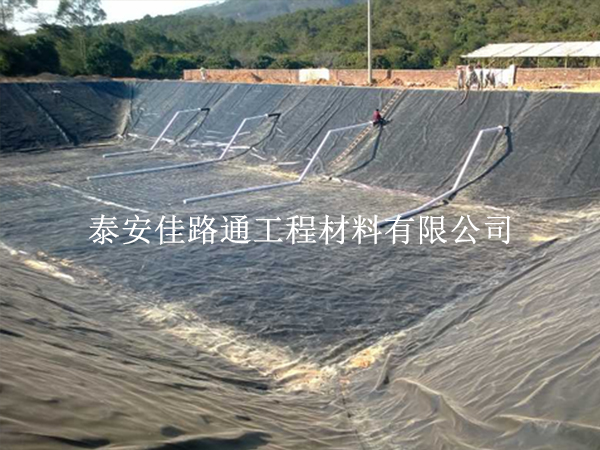 防滲土工膜施工:精準對接環境需求,共筑綠色屏障 防滲土工膜施工:精準對接環境需求,共筑綠色屏障