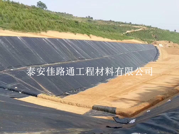 污水處理調節(jié)池防滲膜修復項目實踐與探索 污水處理調節(jié)池防滲膜修復項目實踐與探索