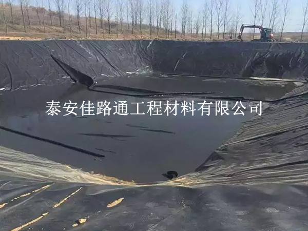 垃圾填埋場防滲膜鋪設:不可或缺的準備工作 垃圾填埋場防滲膜鋪設:不可或缺的準備工作